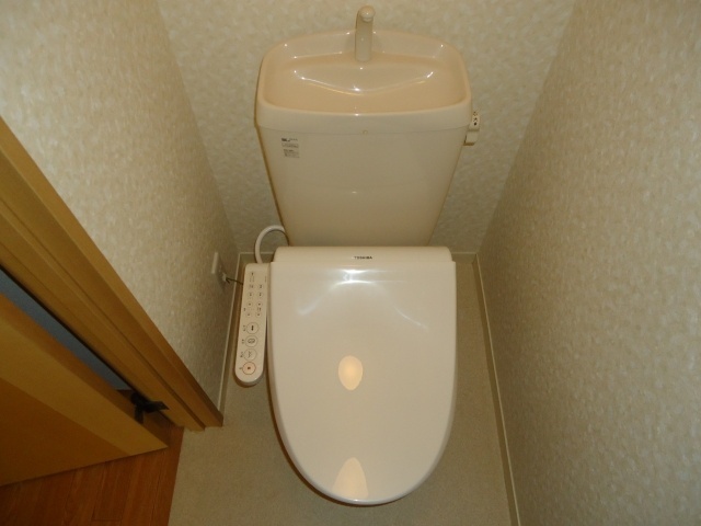 トイレ　ウォシュレット付いています
