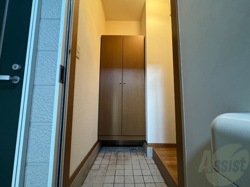 玄関　玄関の様子です。明るい印象ですね。気分もあがりそう。