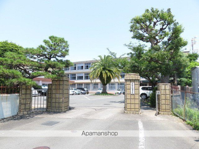 中学校　八幡中学校（中学校）まで317m