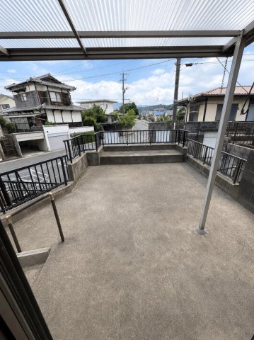 庭　ちょっとした屋外スペースとして活用できます（波板新品交換予定