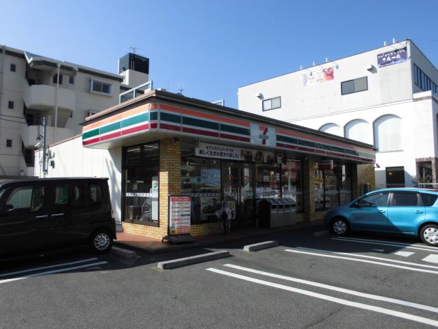 コンビニ　セブンイレブン（コンビニ）まで200m