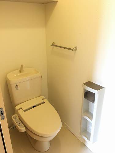 ＪＲ山陽本線 新下関駅 徒歩11分 2階建 築15年のトイレ写真