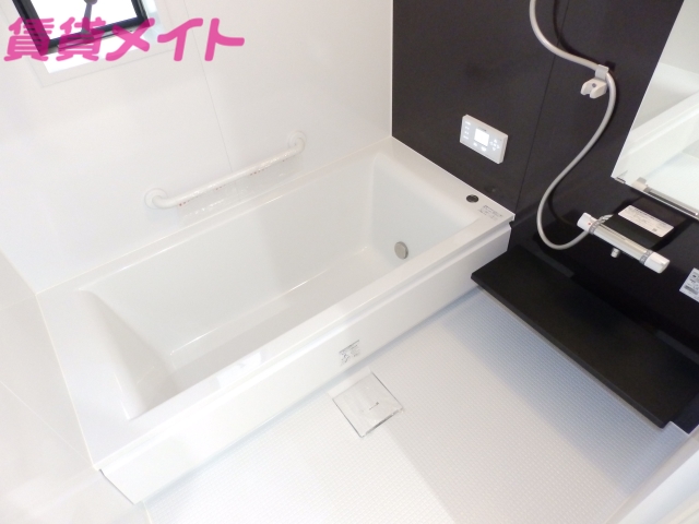バス・シャワールーム　別部屋類似タイプの物です。現状優先となります。