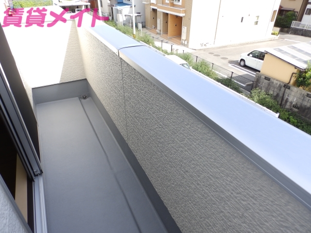 バルコニー　別部屋類似タイプの物です。現状優先となります。