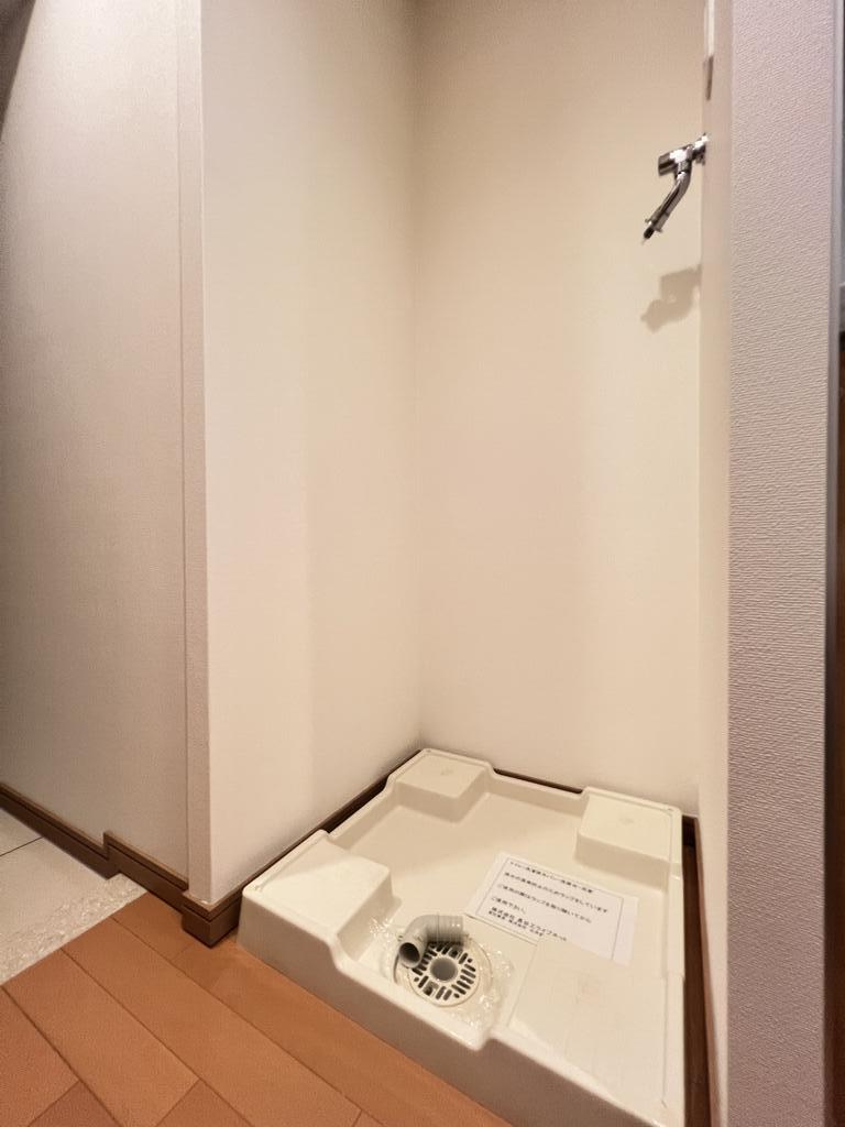 その他設備　キッチンと玄関の間に洗濯機置場があります