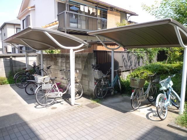 駐車場　屋根付き駐輪場です