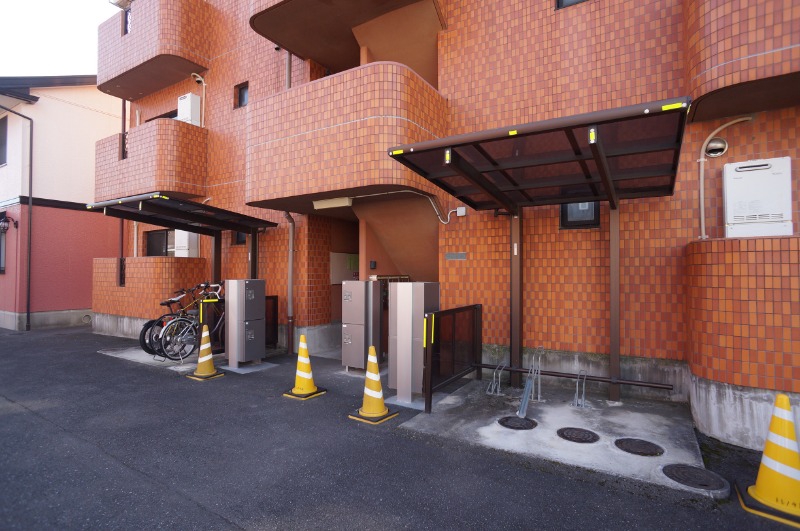 ＪＲ上越線 井野駅 徒歩10分 3階建 築30年の外観写真