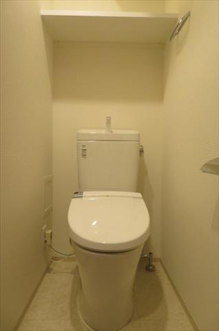 東急東横線 元住吉駅 徒歩10分 8階建 築6年のトイレ写真