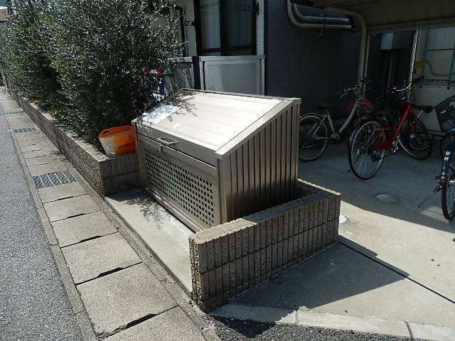 庭　ゴミ置き場