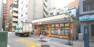 コンビニ　セブンイレブン（コンビニ）まで50m