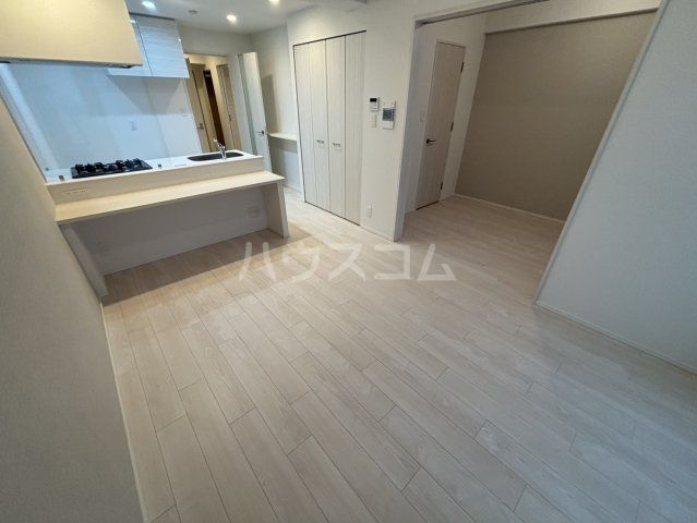 スプランディッド新大阪VIIIの居間写真