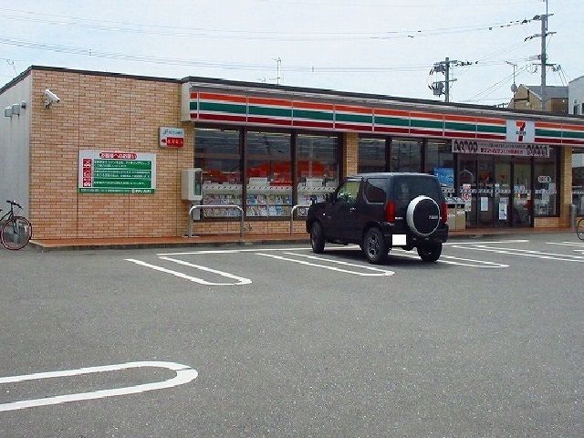 コンビニ　セブンイレブン（コンビニ）まで400m