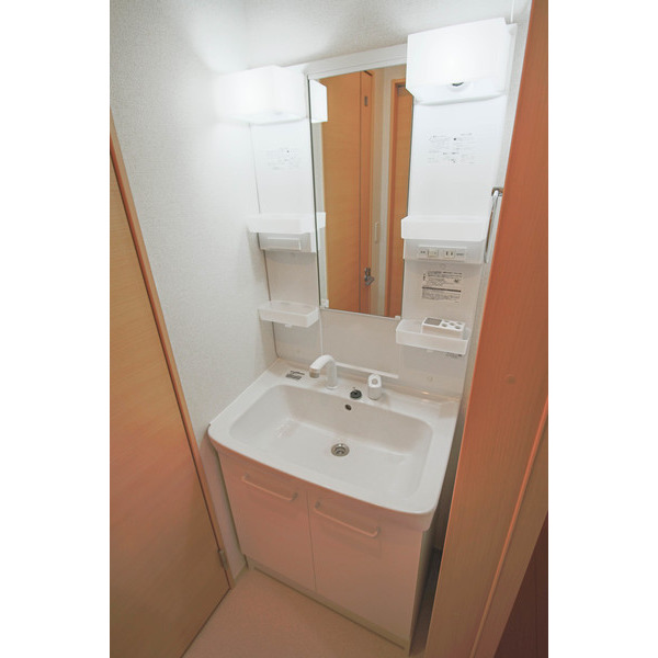 洗面設備　同じ建物の別なお部屋
