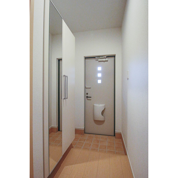玄関　同じ建物の別なお部屋