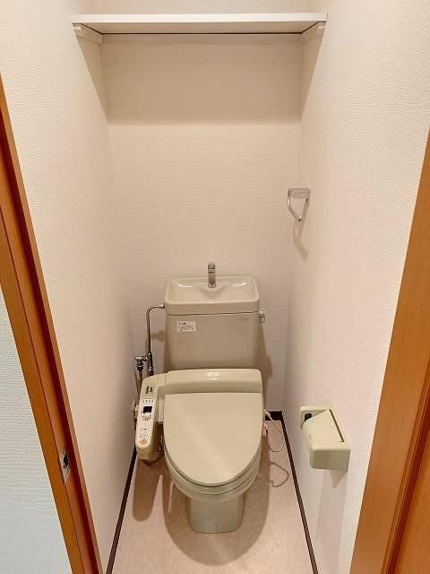 京王新線 幡ケ谷駅 徒歩3分 8階建 築26年のトイレ写真