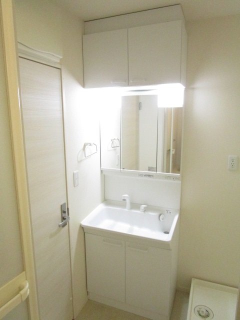 洗面設備　三面鏡シャンプードレッサー