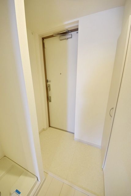 東武伊勢崎線 草加駅 徒歩14分 3階建 築9年の玄関写真