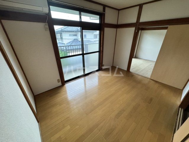 リバーサイドPearlIの居間写真