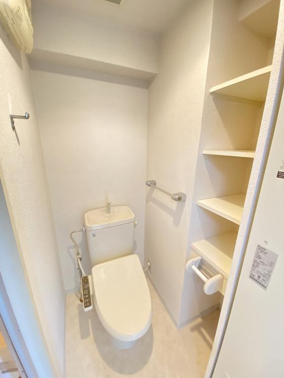 地下鉄御堂筋線 東三国駅 徒歩1分 6階建 築29年のトイレ写真
