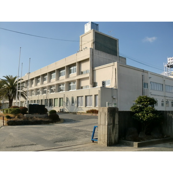 中学校　浅口市立鴨方中学校（中学校）まで1804m