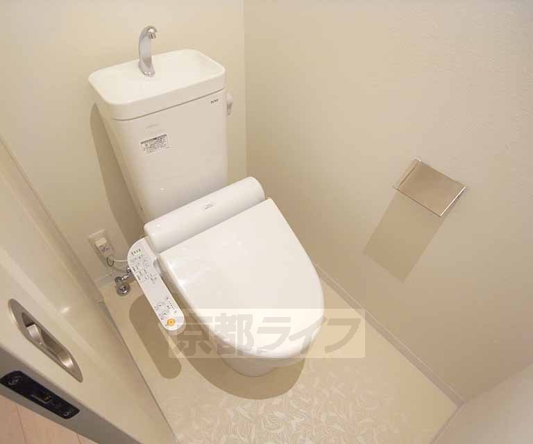 地下鉄烏丸線 北大路駅 徒歩23分 4階建 築13年のトイレ写真