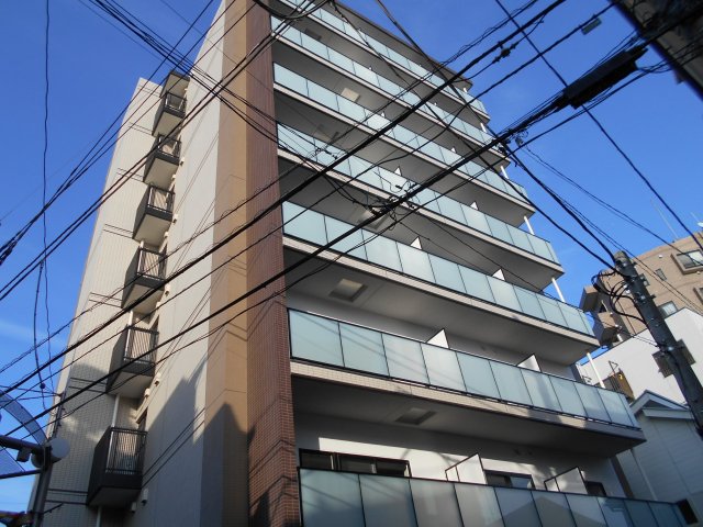 建物外観　鉄筋コンクリート造のがっちりとした建物。