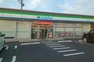 コンビニ　ファミリーマート様（コンビニ）まで1400m