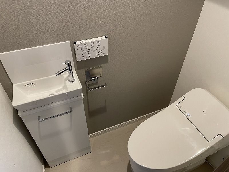 地下鉄七隈線 薬院駅 徒歩5分 14階建 築4年のトイレ写真