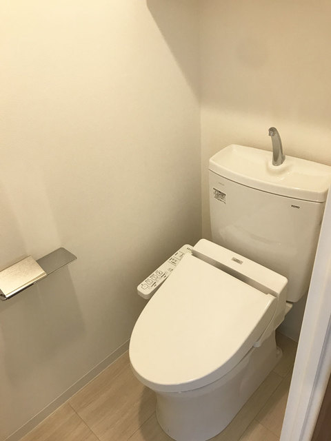 トイレ　※写真は同タイプ住戸です。