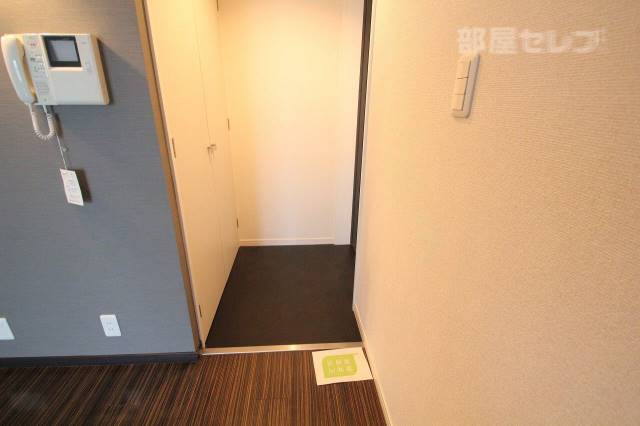 玄関　７０１号室内装写真参照