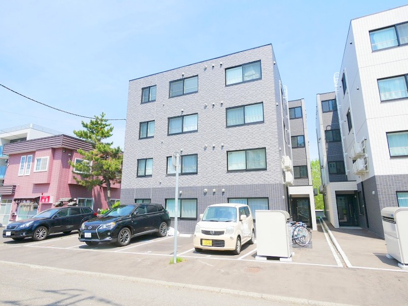 建物外観　地下東西線「新さっぽろ」より徒歩約6分♪