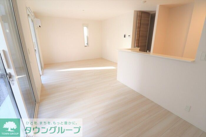 東武野田線 東岩槻駅 徒歩16分 2階建 築4年の居間写真