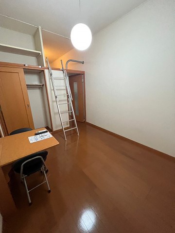 レオパレスGLANZOBERの居間写真