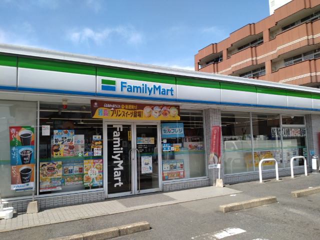 コンビニ　ファミリーマート津栄町二丁目店（コンビニ）まで476m