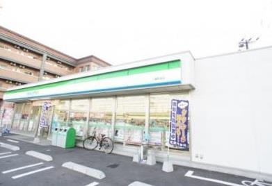 コンビニ　ファミリーマート 八幡前田店（コンビニ）まで440m