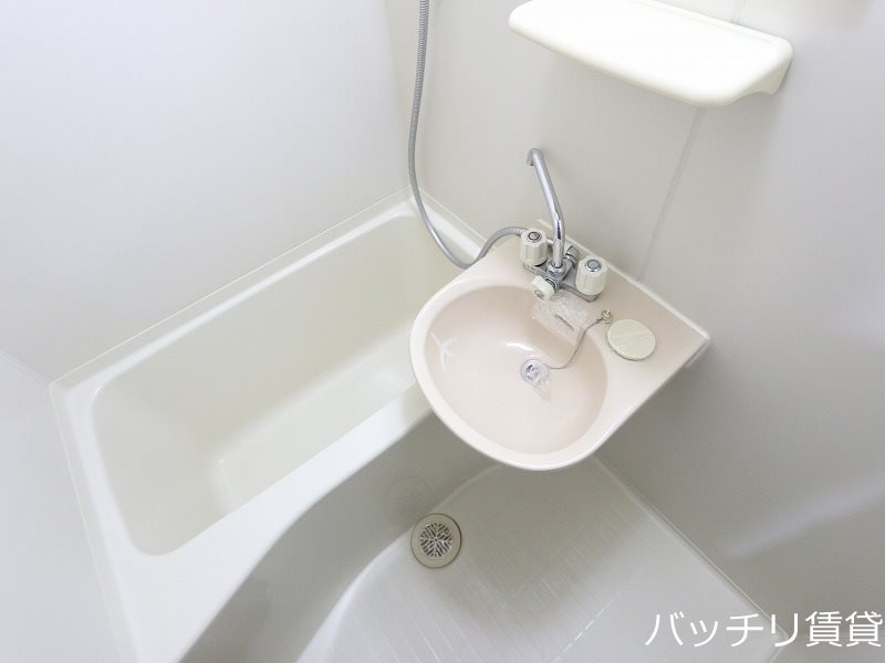 バス・シャワールーム　画像は別号室の為、現状優先になります。