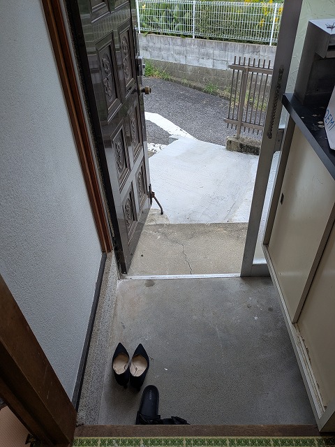 舞4丁目戸建の玄関写真