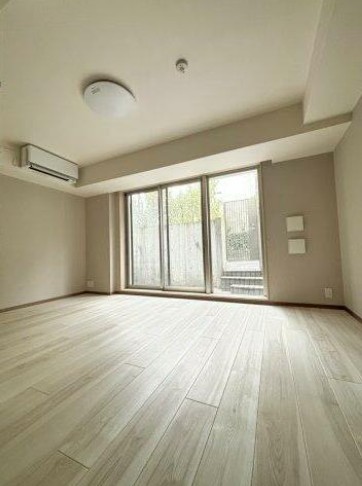 エクセルシオール目黒三田の内装写真