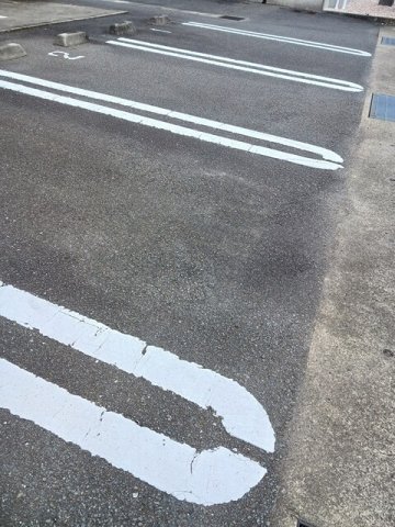 駐車場　駐車場があるので、車を買う予定の方も安心です