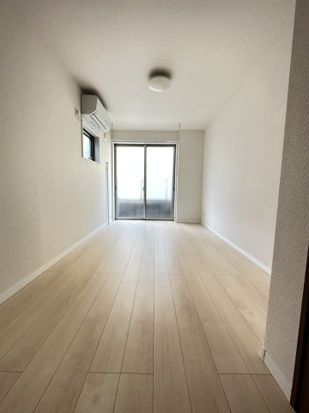 ＪＲ南武線 平間駅 徒歩8分 3階建 築7年の居間写真