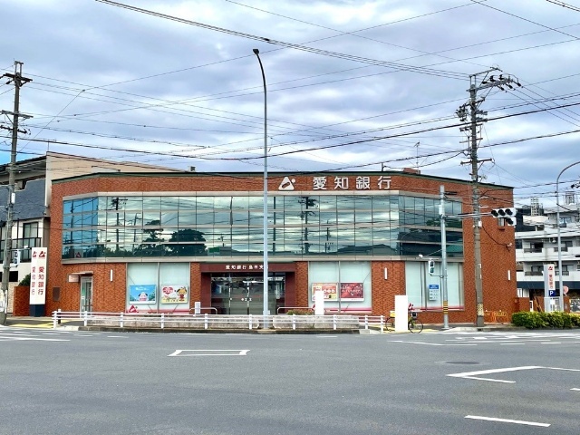 【メゾン島田の銀行】