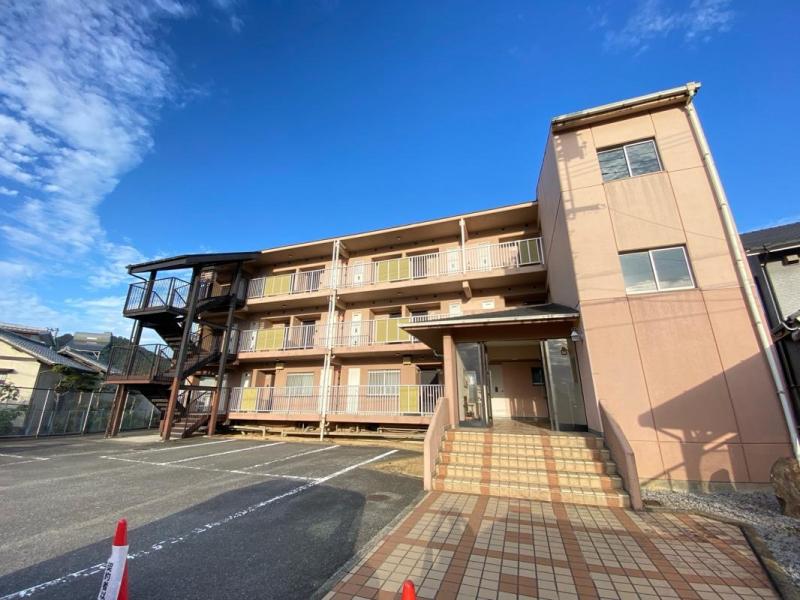 【高松市亀田町のマンションの建物外観】