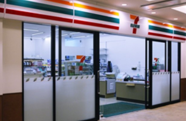 コンビニ　セブンイレブン三井アウトレットパーク木更津店（コンビニ）まで486m