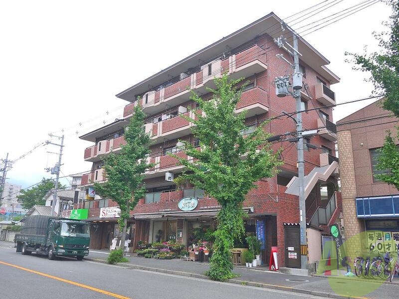 吹田市山田西のマンションの建物外観