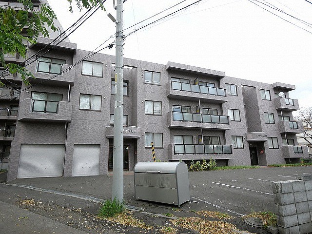 札幌市豊平区福住三条のマンションの建物外観