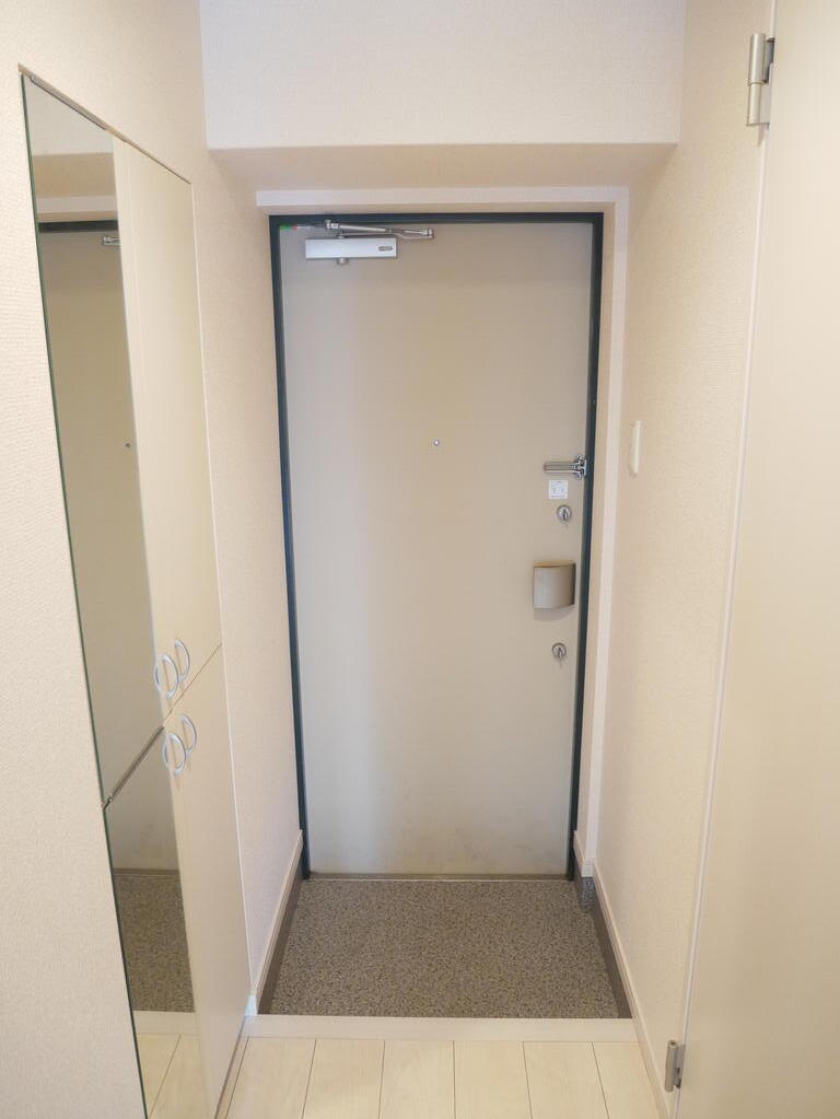 玄関　同タイプのお部屋のお写真です。
