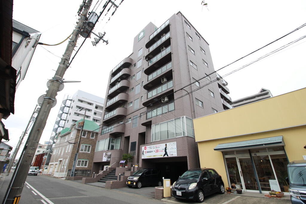 徳島市佐古一番町のマンションの建物外観