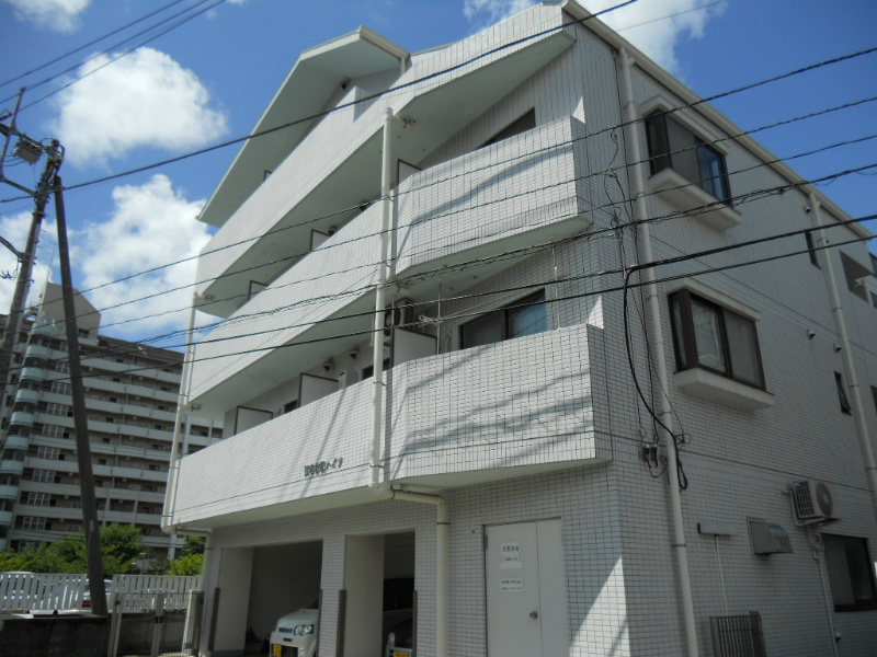 横浜市戸塚区上倉田町のマンションの建物外観