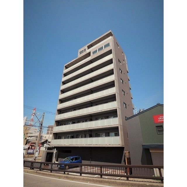 新潟市中央区川端町のマンションの建物外観