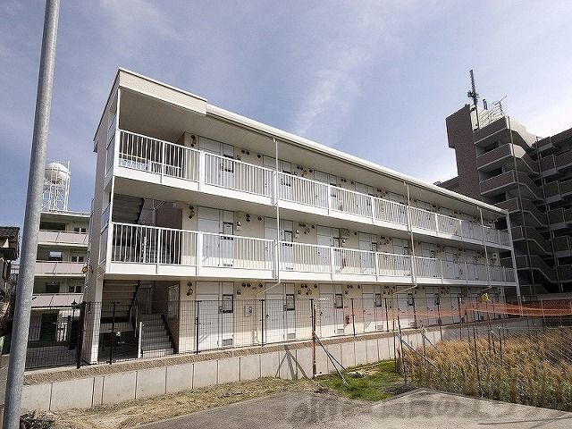 【レオパレス掛休の建物外観】